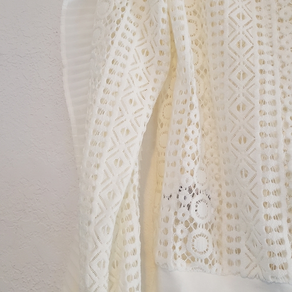 NWT Express Cream White Blouse Flutter Detail Unique w/ Movement! - Picture 14 of 15